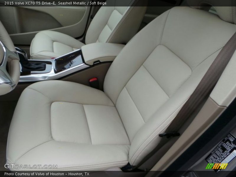 Front Seat of 2015 XC70 T5 Drive-E