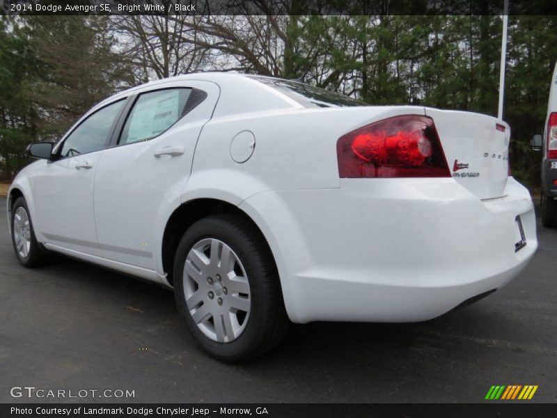 Bright White / Black 2014 Dodge Avenger SE