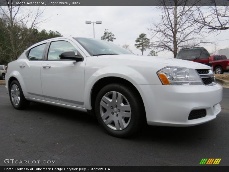 Bright White / Black 2014 Dodge Avenger SE