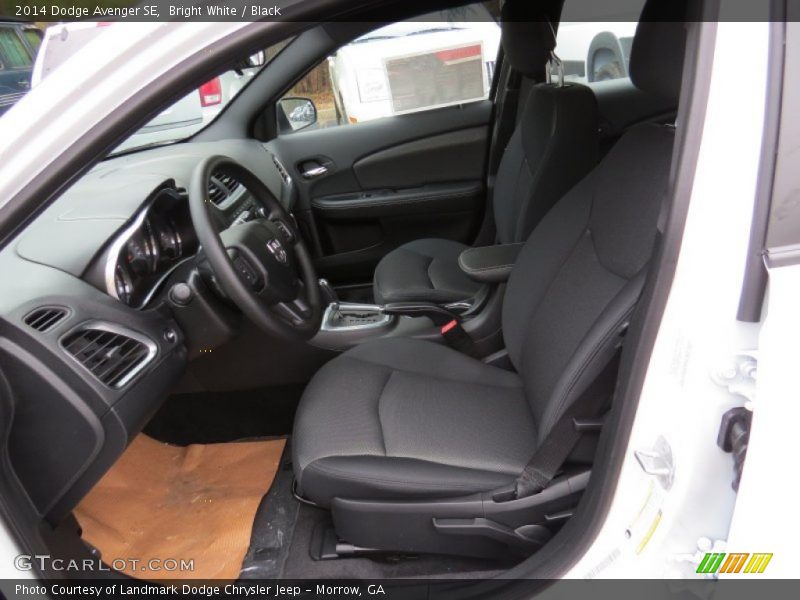 Bright White / Black 2014 Dodge Avenger SE