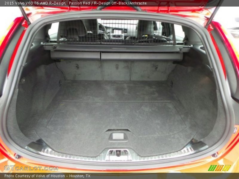  2015 V60 T6 AWD R-Design Trunk