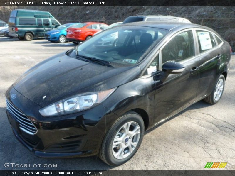 Tuxedo Black / Charcoal Black 2014 Ford Fiesta SE Sedan