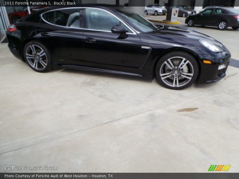 Black / Black 2011 Porsche Panamera S