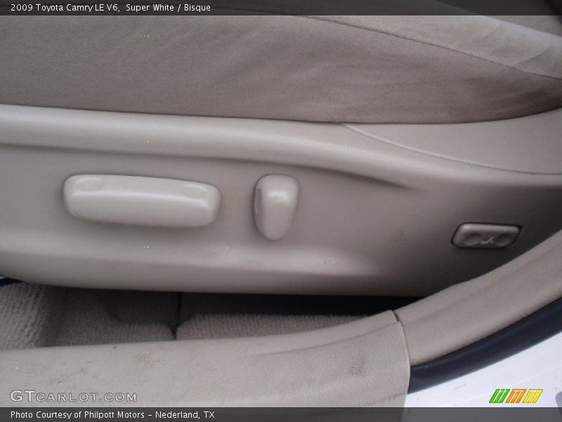 Super White / Bisque 2009 Toyota Camry LE V6