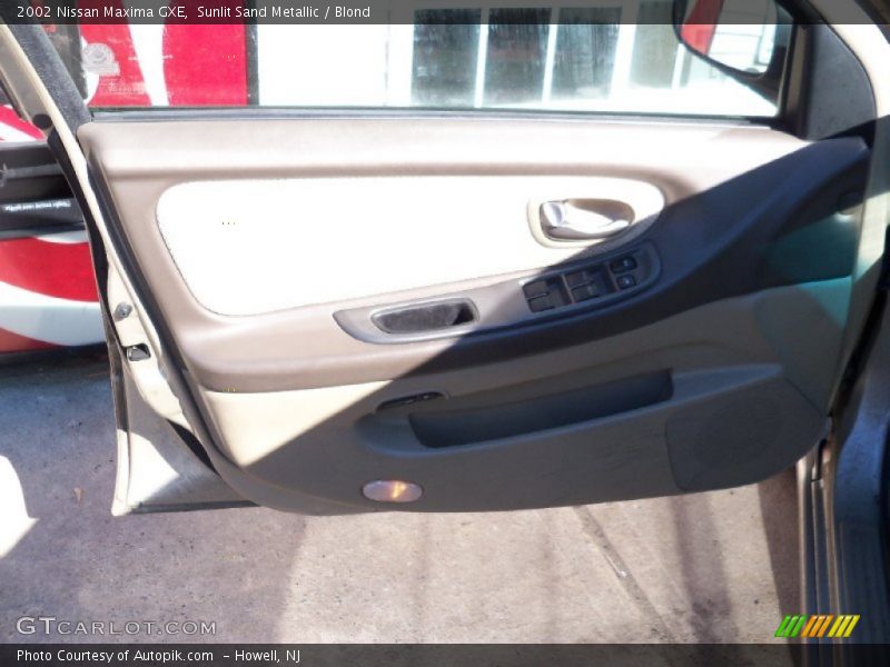 Sunlit Sand Metallic / Blond 2002 Nissan Maxima GXE