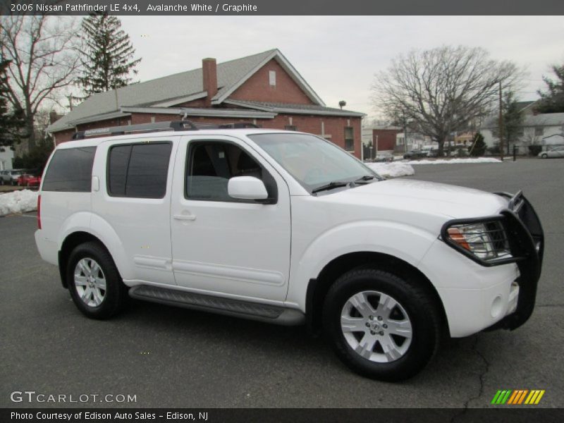 Avalanche White / Graphite 2006 Nissan Pathfinder LE 4x4