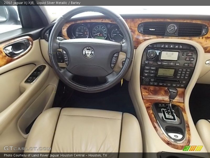 Dashboard of 2007 XJ XJ8