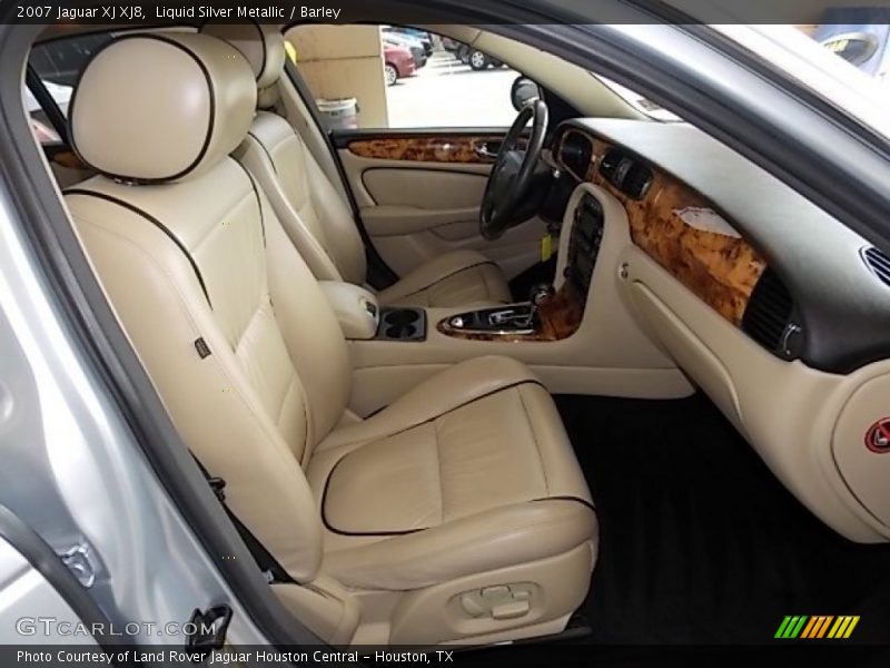 Front Seat of 2007 XJ XJ8