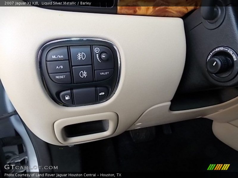 Controls of 2007 XJ XJ8