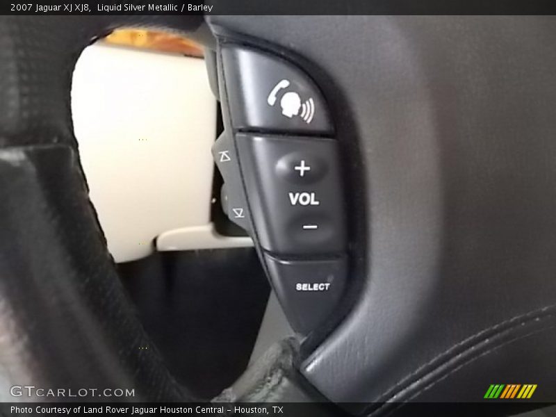 Controls of 2007 XJ XJ8