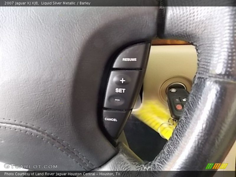 Controls of 2007 XJ XJ8