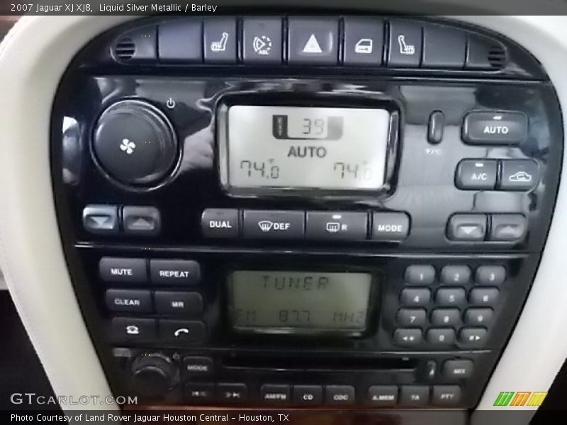 Controls of 2007 XJ XJ8