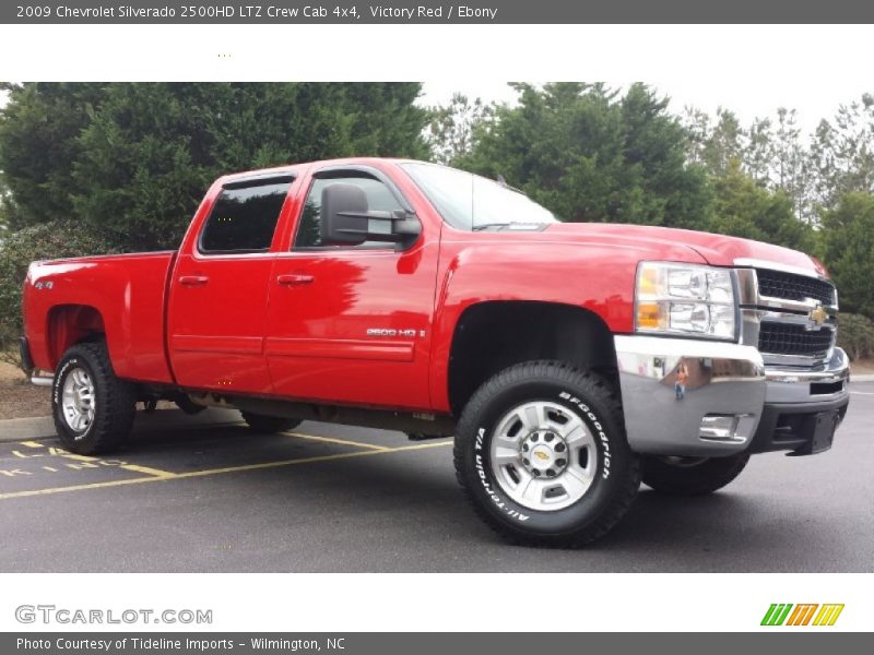 Front 3/4 View of 2009 Silverado 2500HD LTZ Crew Cab 4x4