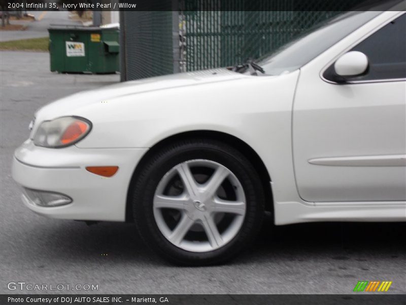 Ivory White Pearl / Willow 2004 Infiniti I 35
