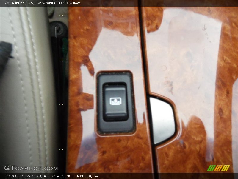 Ivory White Pearl / Willow 2004 Infiniti I 35