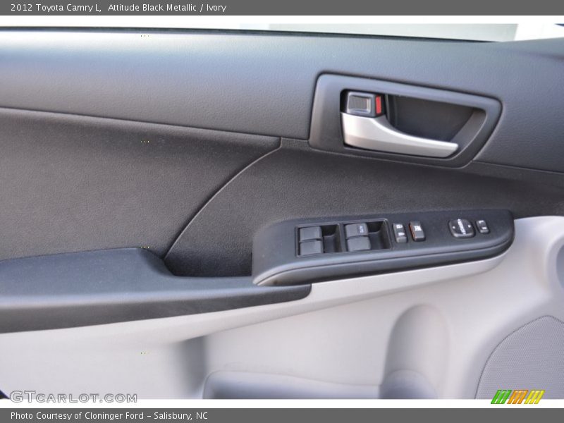 Attitude Black Metallic / Ivory 2012 Toyota Camry L