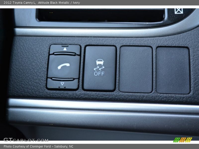 Attitude Black Metallic / Ivory 2012 Toyota Camry L