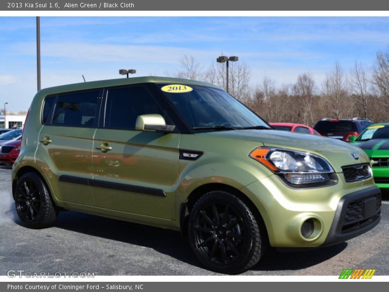 Alien Green / Black Cloth 2013 Kia Soul 1.6