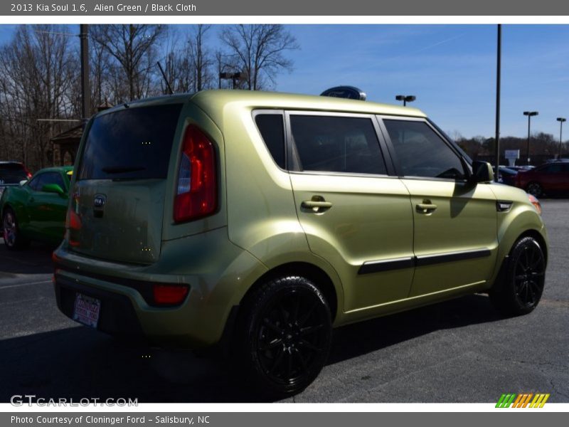 Alien Green / Black Cloth 2013 Kia Soul 1.6