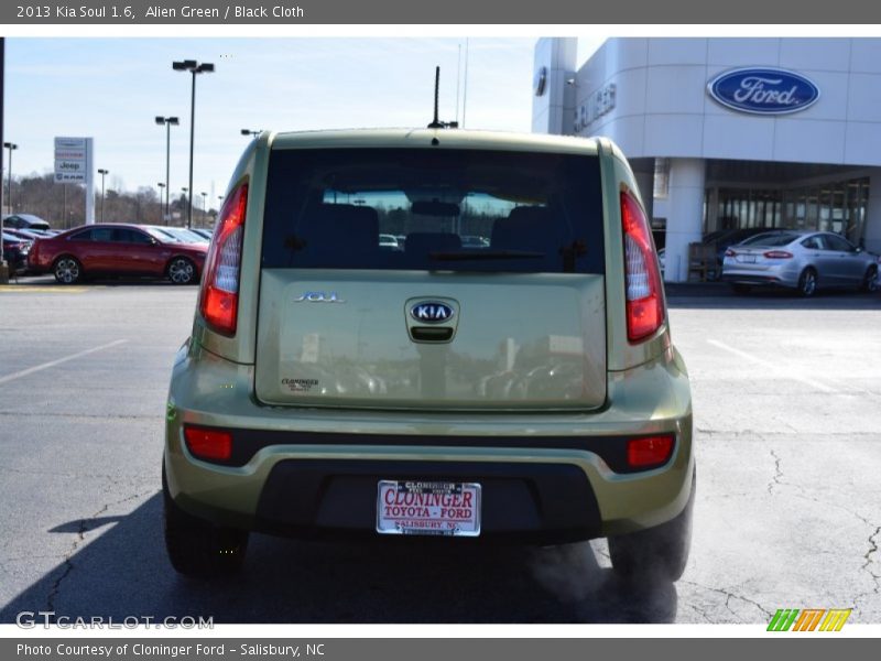 Alien Green / Black Cloth 2013 Kia Soul 1.6