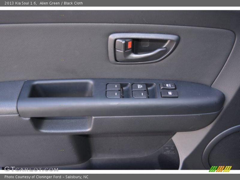 Alien Green / Black Cloth 2013 Kia Soul 1.6