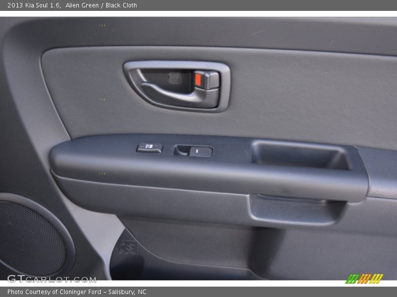 Alien Green / Black Cloth 2013 Kia Soul 1.6