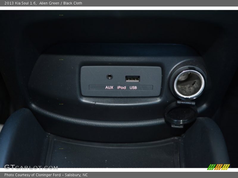 Alien Green / Black Cloth 2013 Kia Soul 1.6