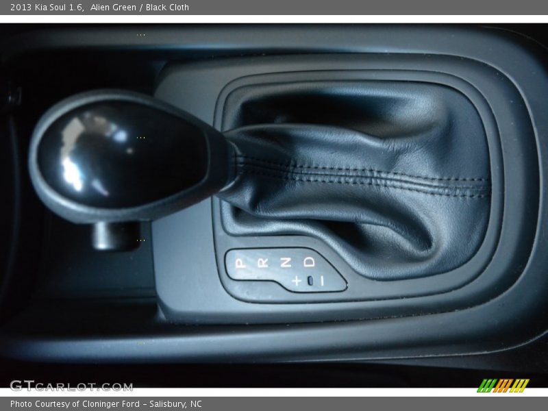 Alien Green / Black Cloth 2013 Kia Soul 1.6