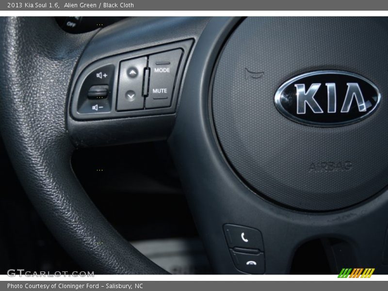 Alien Green / Black Cloth 2013 Kia Soul 1.6