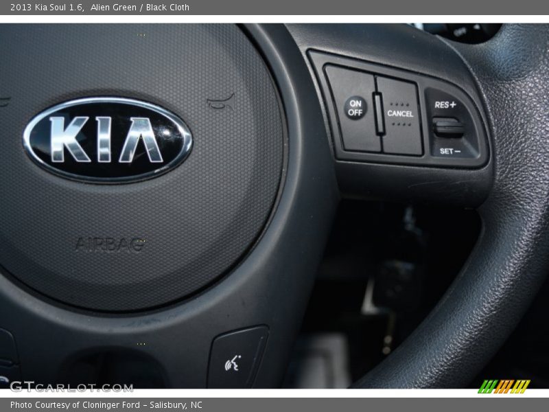 Alien Green / Black Cloth 2013 Kia Soul 1.6