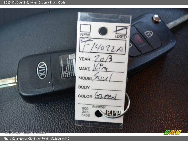 Alien Green / Black Cloth 2013 Kia Soul 1.6
