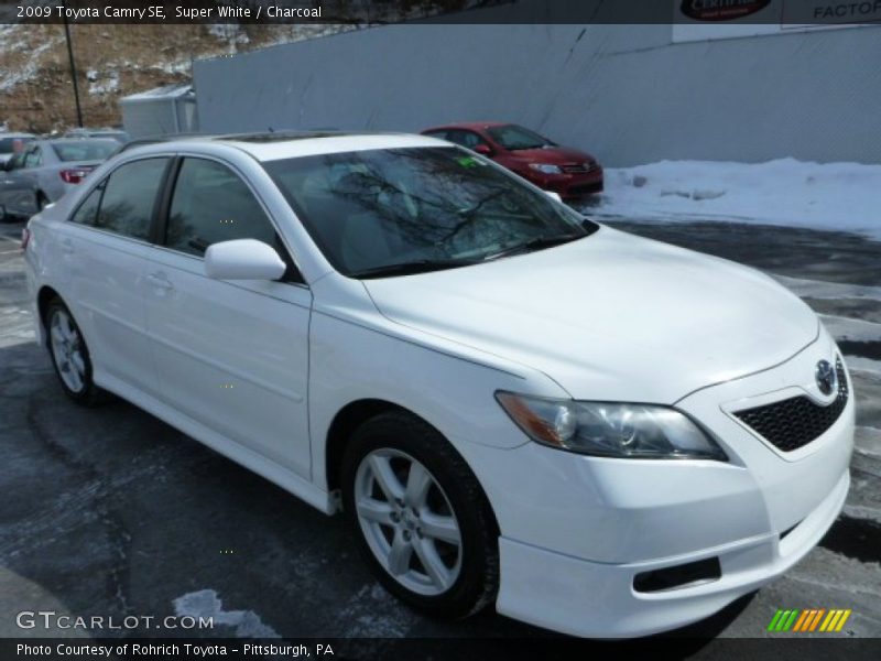 Super White / Charcoal 2009 Toyota Camry SE