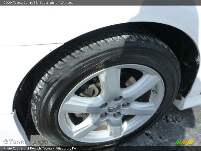 Super White / Charcoal 2009 Toyota Camry SE