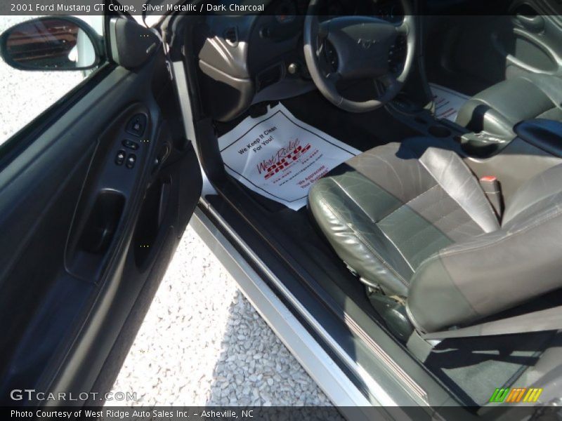 Silver Metallic / Dark Charcoal 2001 Ford Mustang GT Coupe