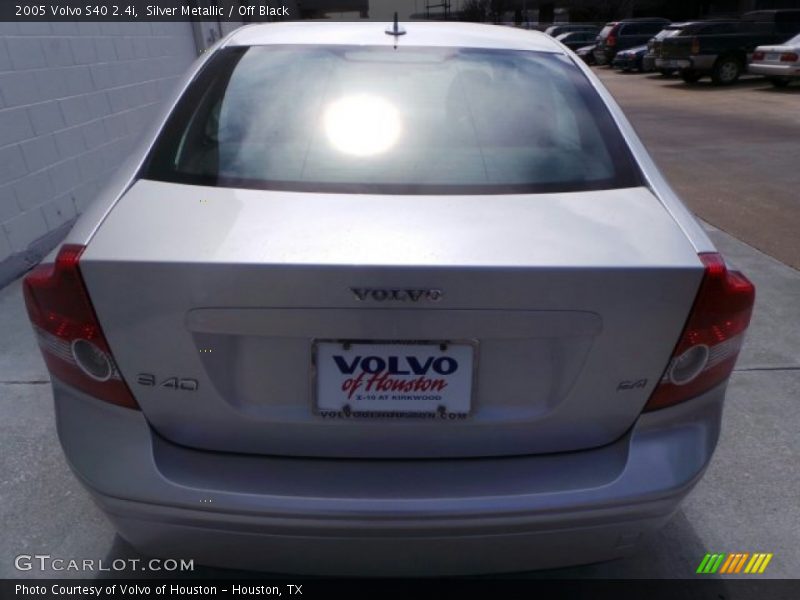 Silver Metallic / Off Black 2005 Volvo S40 2.4i