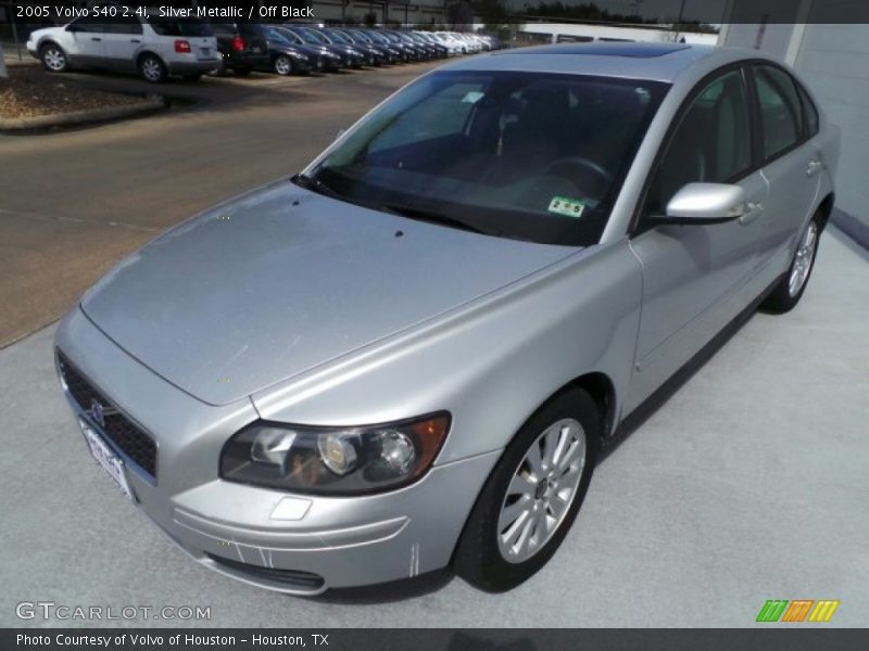 Silver Metallic / Off Black 2005 Volvo S40 2.4i