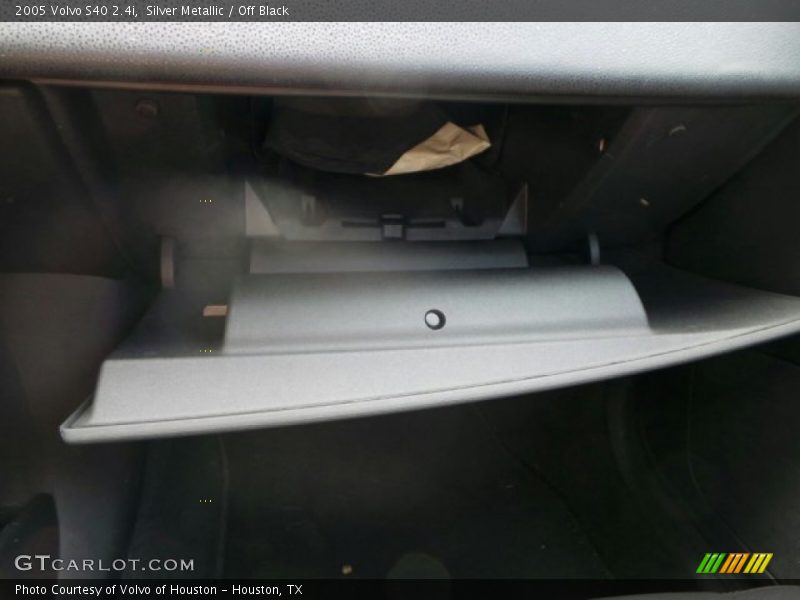 Silver Metallic / Off Black 2005 Volvo S40 2.4i