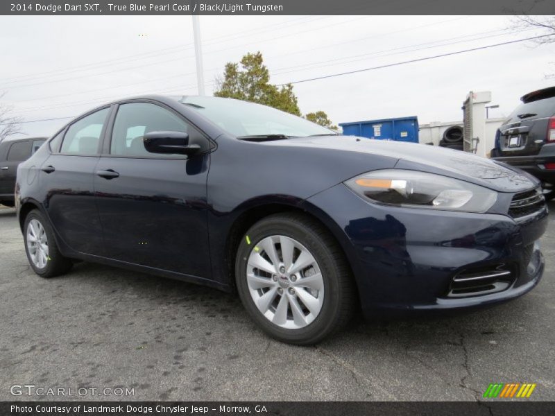 Front 3/4 View of 2014 Dart SXT