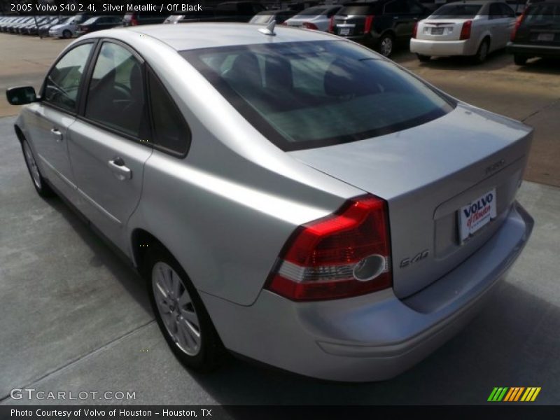 Silver Metallic / Off Black 2005 Volvo S40 2.4i