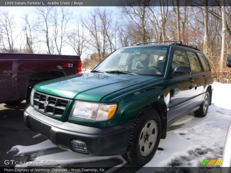 Front 3/4 View of 1999 Forester L