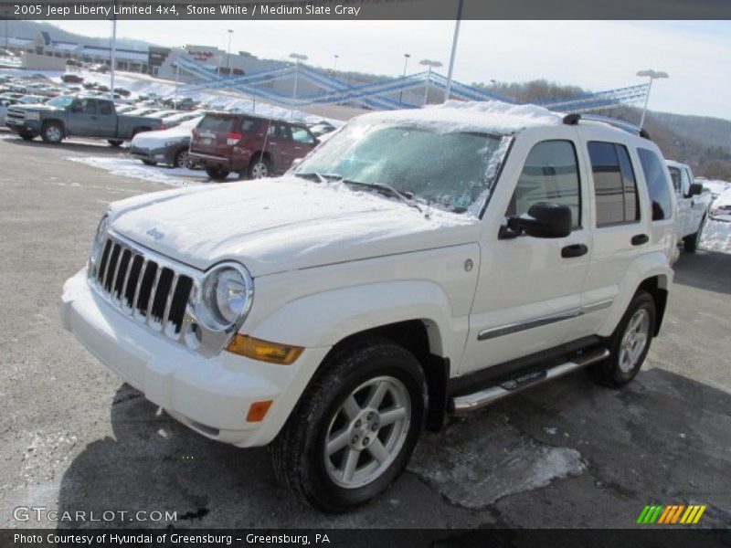 Front 3/4 View of 2005 Liberty Limited 4x4
