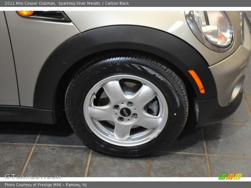 Sparkling Silver Metallic / Carbon Black 2011 Mini Cooper Clubman