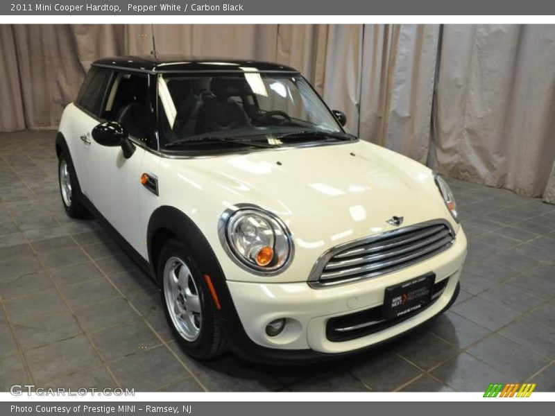 Pepper White / Carbon Black 2011 Mini Cooper Hardtop