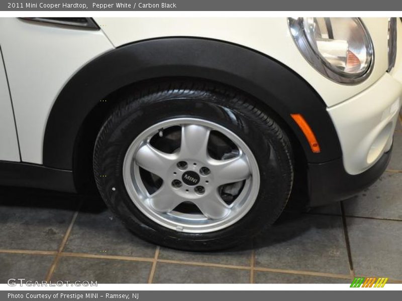 Pepper White / Carbon Black 2011 Mini Cooper Hardtop