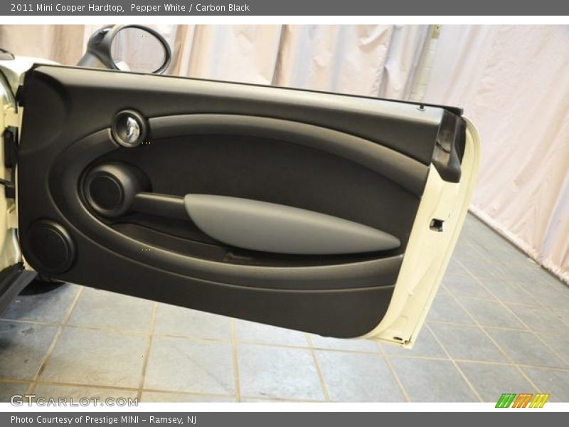 Pepper White / Carbon Black 2011 Mini Cooper Hardtop