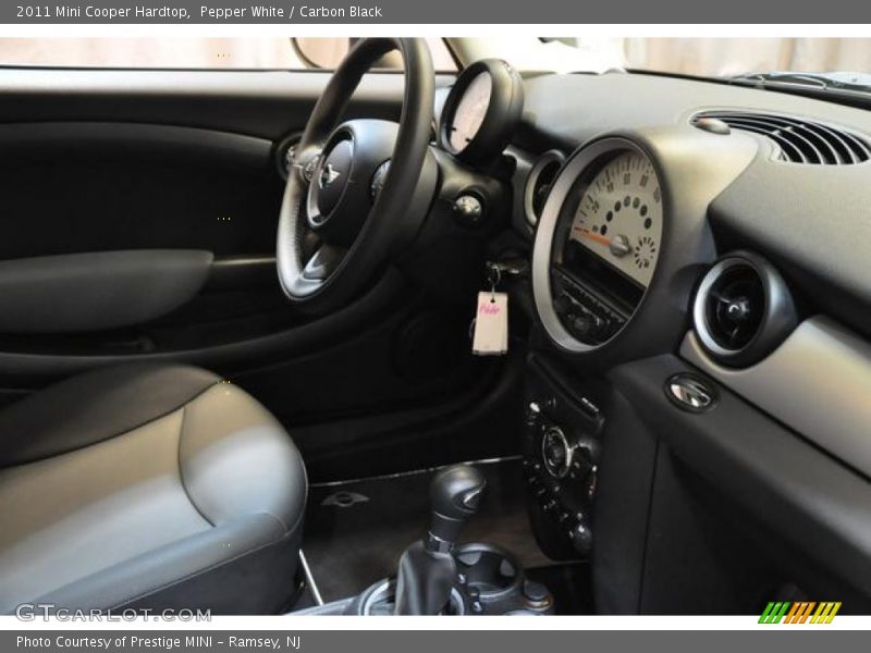 Pepper White / Carbon Black 2011 Mini Cooper Hardtop