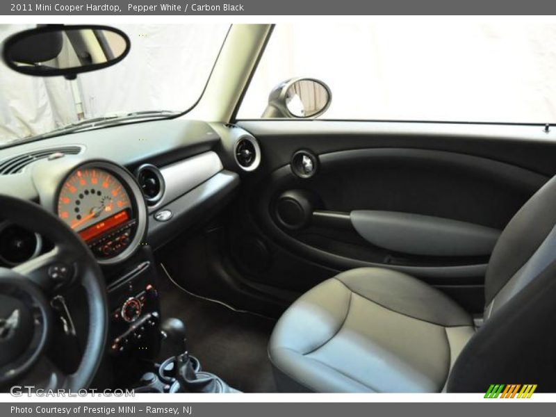 Pepper White / Carbon Black 2011 Mini Cooper Hardtop