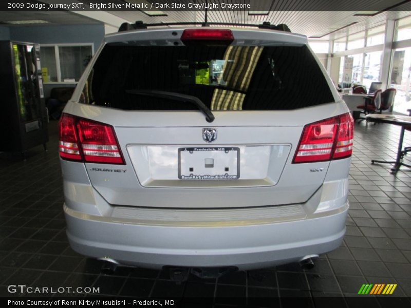 Bright Silver Metallic / Dark Slate Gray/Light Graystone 2009 Dodge Journey SXT