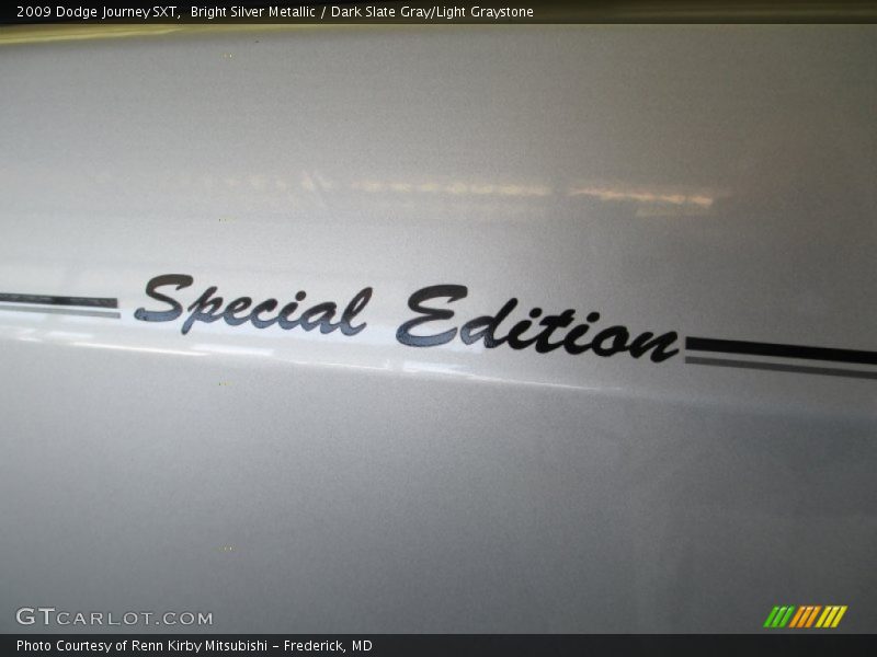 Bright Silver Metallic / Dark Slate Gray/Light Graystone 2009 Dodge Journey SXT