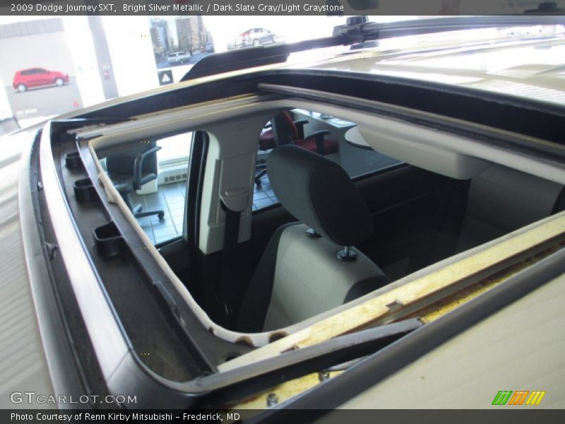 Bright Silver Metallic / Dark Slate Gray/Light Graystone 2009 Dodge Journey SXT